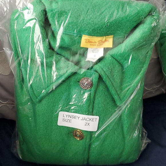 Lynsey Jacket in a Cropped Green Fleece - Picture 7 of 10